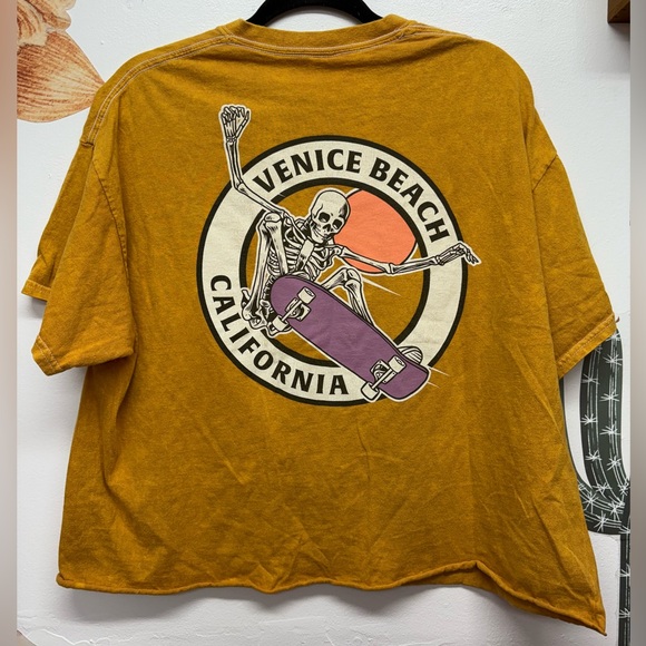 Fifth sun: Venice Beach Graphic Tee in Mustard - Picture 9 of 13